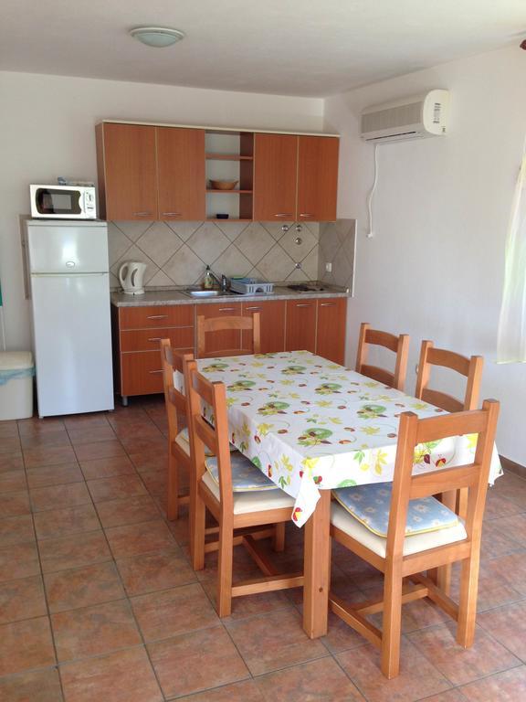 Apartments Mirakul Lopar Bagian luar foto