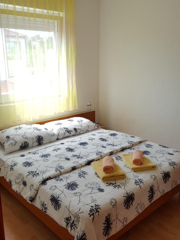Apartments Mirakul Lopar Bagian luar foto