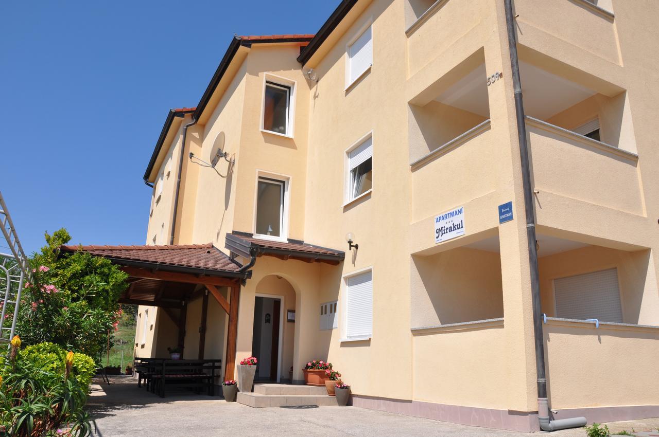 Apartments Mirakul Lopar Bagian luar foto