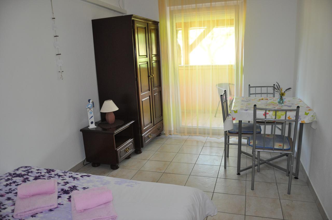 Apartments Mirakul Lopar Bagian luar foto