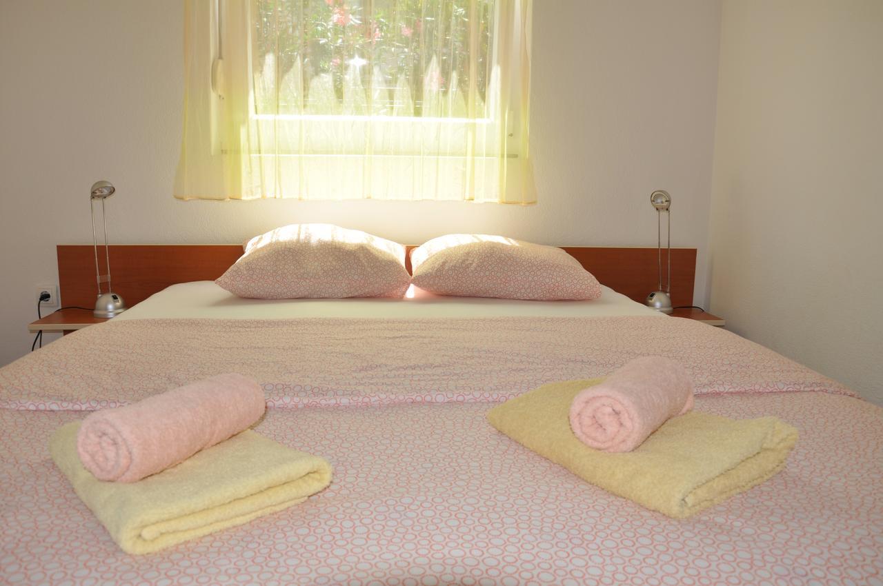 Apartments Mirakul Lopar Bagian luar foto