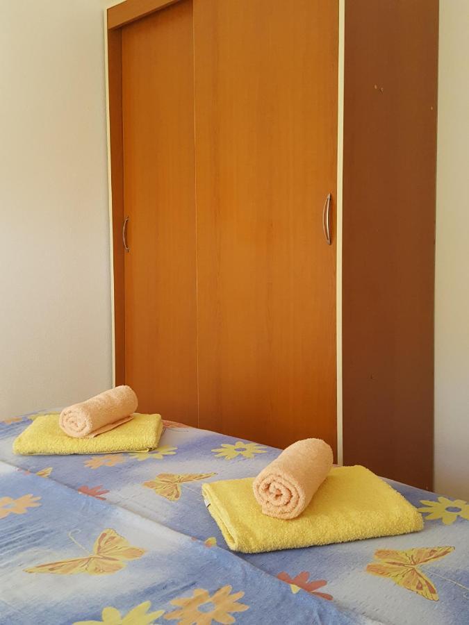 Apartments Mirakul Lopar Bagian luar foto